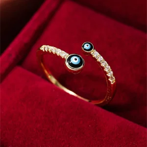 1 anillo de cobre con circonita cúbica y detalle de ojo malvado