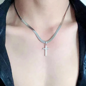 1 collar de cadena con colgante de cruz de acero inoxidable para hombre.