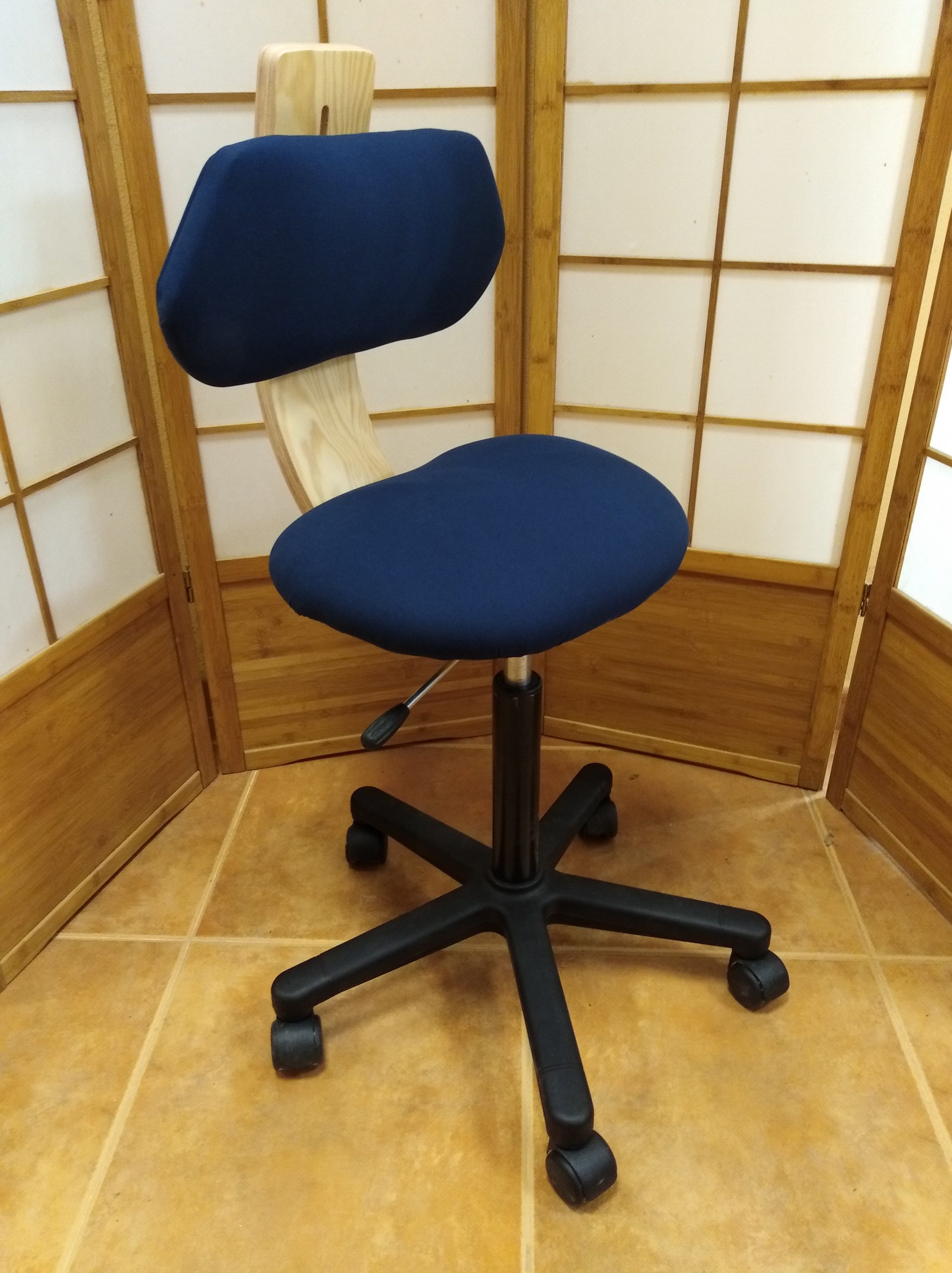 Taburete Ergonómico – con o sin ruedas J.Haydn - Imagen 9