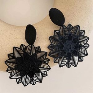 Aretes bohemios negros florales vintage con lunares y flores