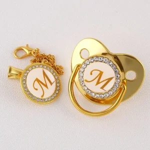 Cadena para chupete de lujo con letra M