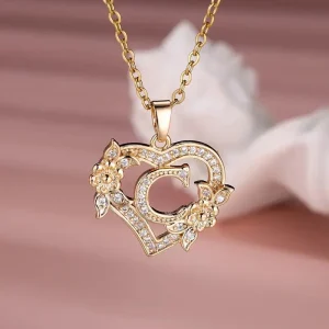 Collar de collar de corazón de zirconia sintética blanca elegante para mujer letra C