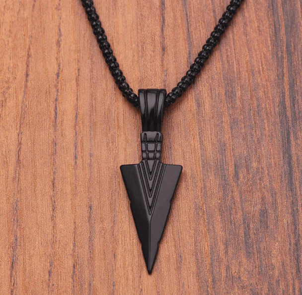 Collar De Moda Y Popular Con Colgante De Arma De Caballero SHEIN