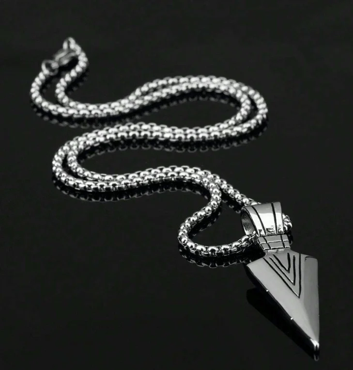 Collar De Moda Y Popular Con Colgante De Arma De Caballero SHEIN - Imagen 2