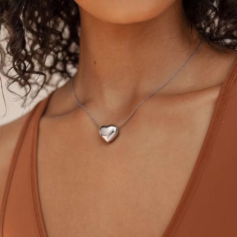 1 Collar con colgante de corazón de acero inoxidable para mujeres