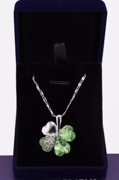 Juego de collar y aretes