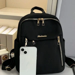 Mochila de nailon con cremallera metálica negra