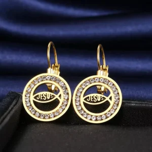 Pendientes con símbolo de pez y piedras brillantes