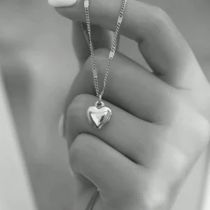 Shein 1 pieza Collar con colgante de corazón plateado sencillo