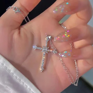 SHEIN 1 pieza Collar con dije de estrella y cruz totalmente enjoyado con rhinestones