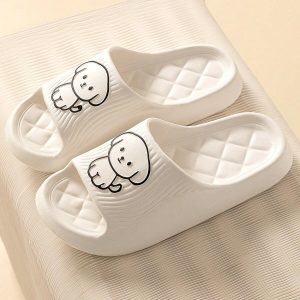 SHEIN Bonitas pantuflas de perro con dibujos animados para mujer, de una sola pieza de EVA
