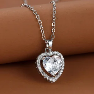 Shein Collar con colgante de corazón de diamantes de imitación