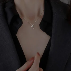 SHEIN Collar con dije de cruz