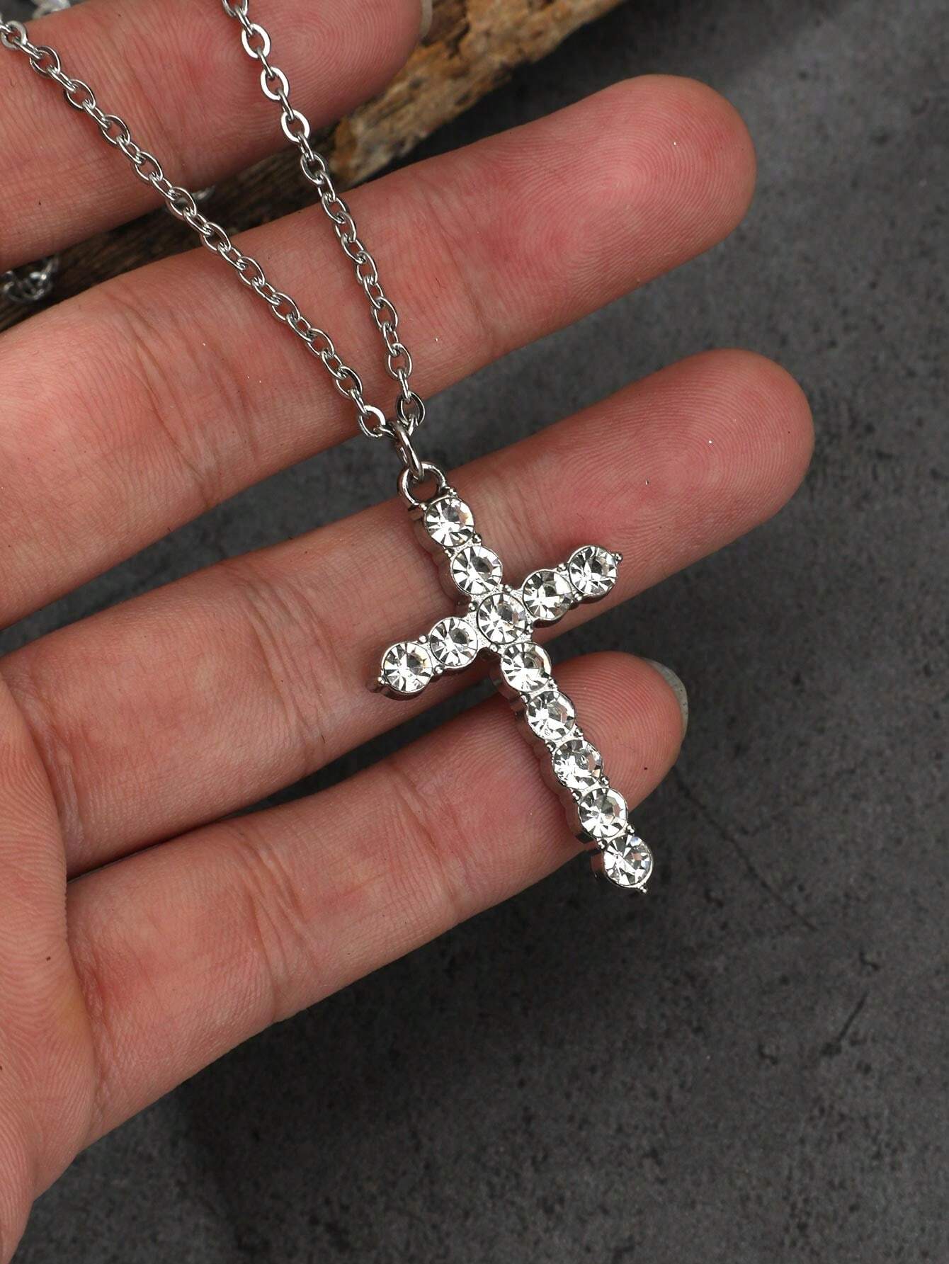 Shein Collar de colgante de cruz con diamantes incrustados - Imagen 3