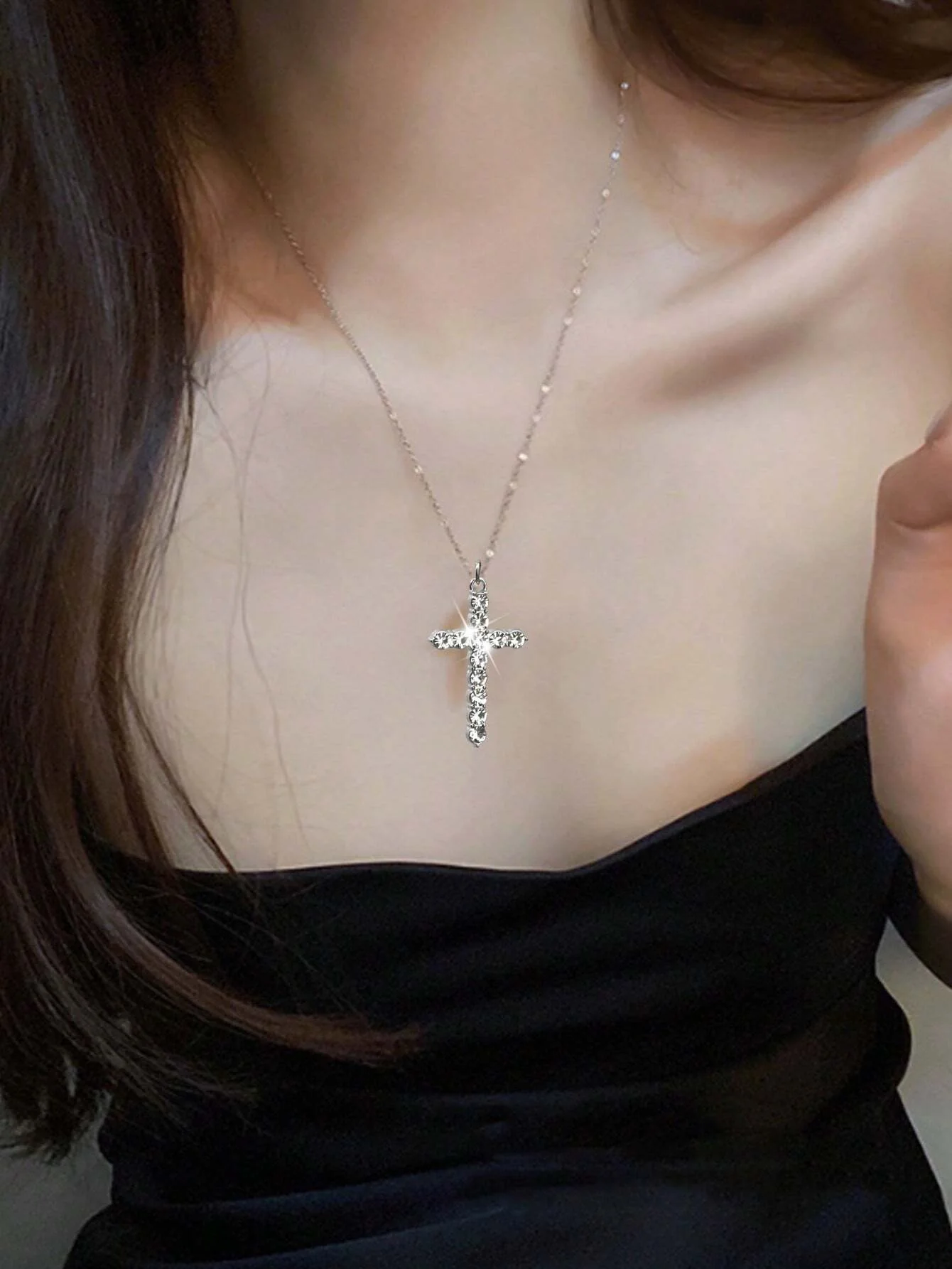 Shein Collar de colgante de cruz con diamantes incrustados - Imagen 2