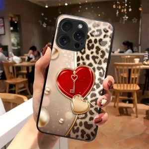 Shein Cover para telefono con estampado de leopardo y forma de corazón