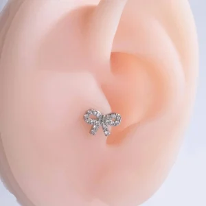 Shein Exquisito y único pendiente de perforación de cartílago con microincrustaciones de circonita cúbica