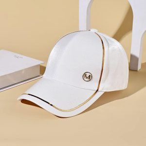 SHEIN Gorra informal elegante de satén con barra de cobre para mujer